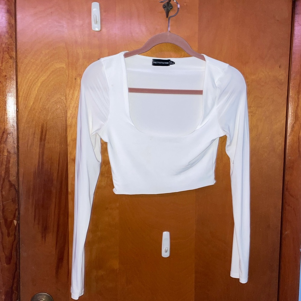 PrettyLittleThing Square Neck Long Sleeve Crop Top
